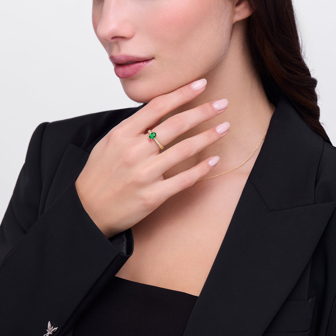 Emerald Alloro Griffe Medium, yellow gold
