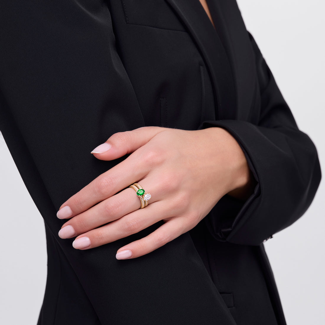 Emerald Alloro Griffe Medium, yellow gold